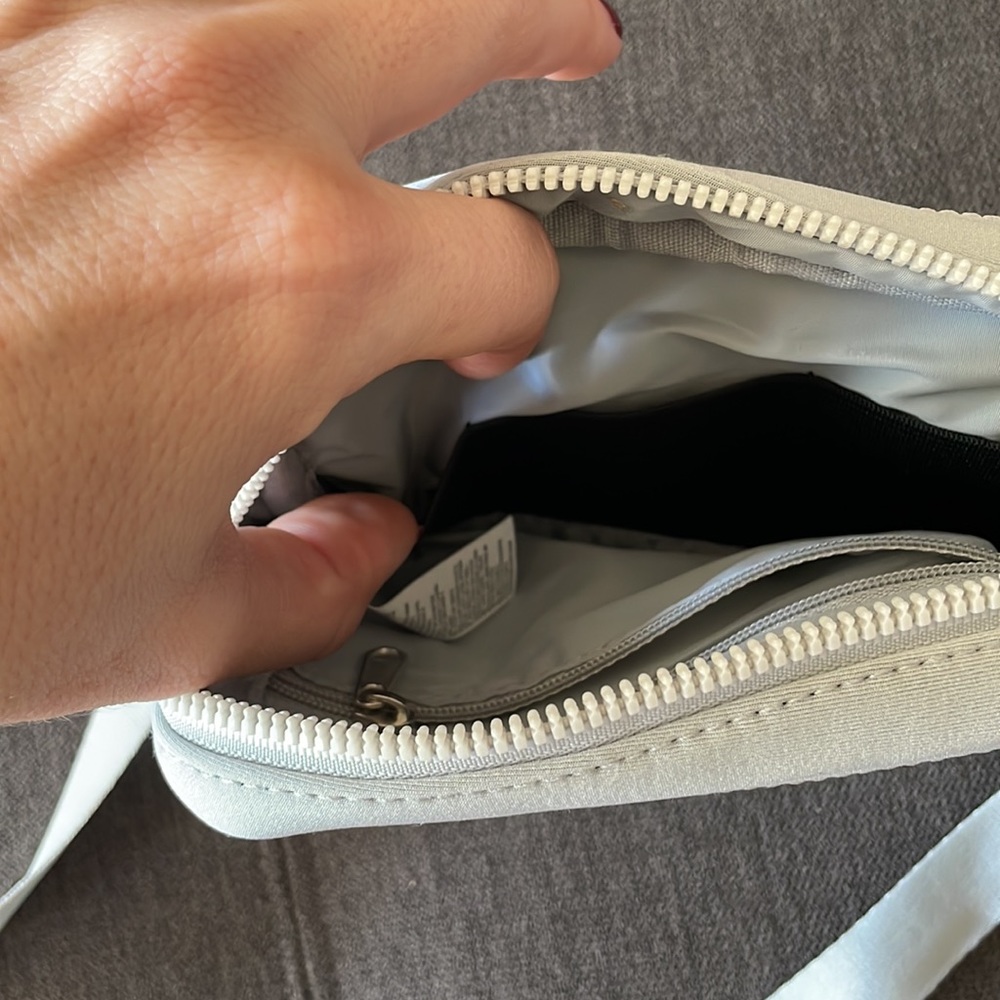 NWOT Vooray Small Grey Crossbody Bag - Picture 10 of 13